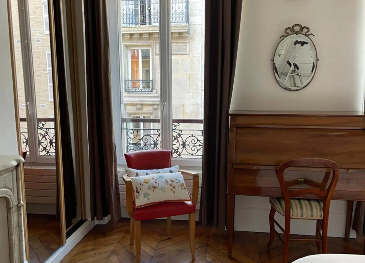 Cote Dumas Paris Apartment Homestay